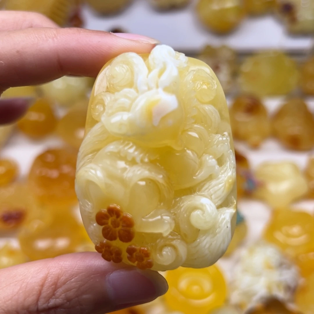 蜜蜡未镶嵌颈饰白蜡九尾狐