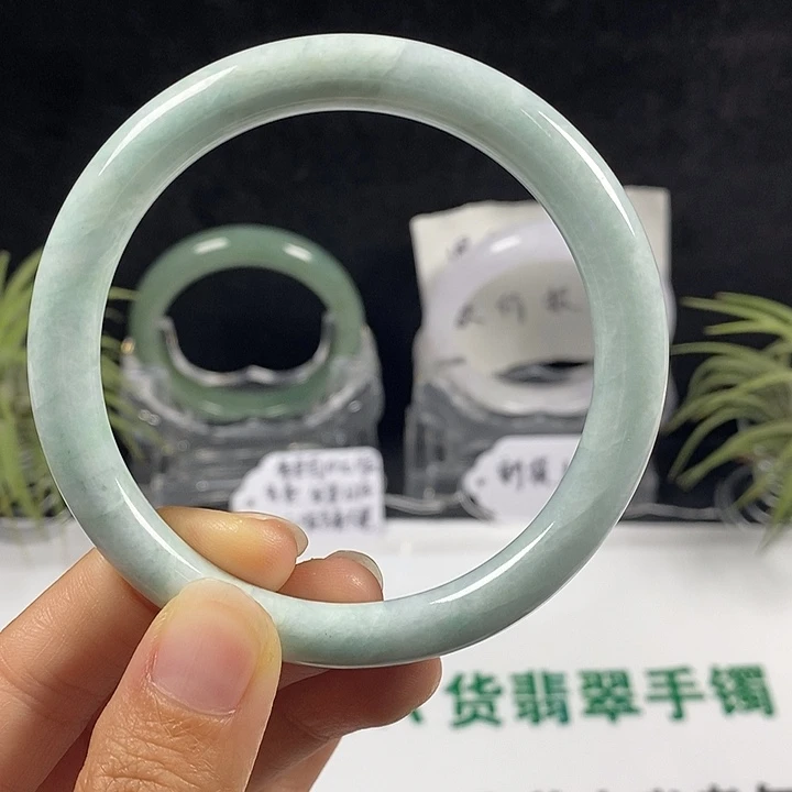 未镶嵌手镯翡翠43号。 59.7圈