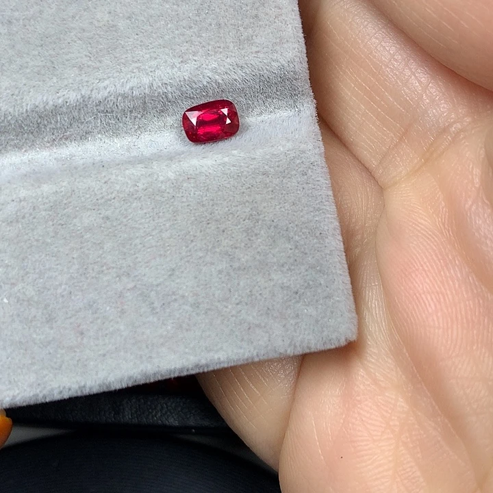 红宝石裸石0.76ct鸽血红红宝石