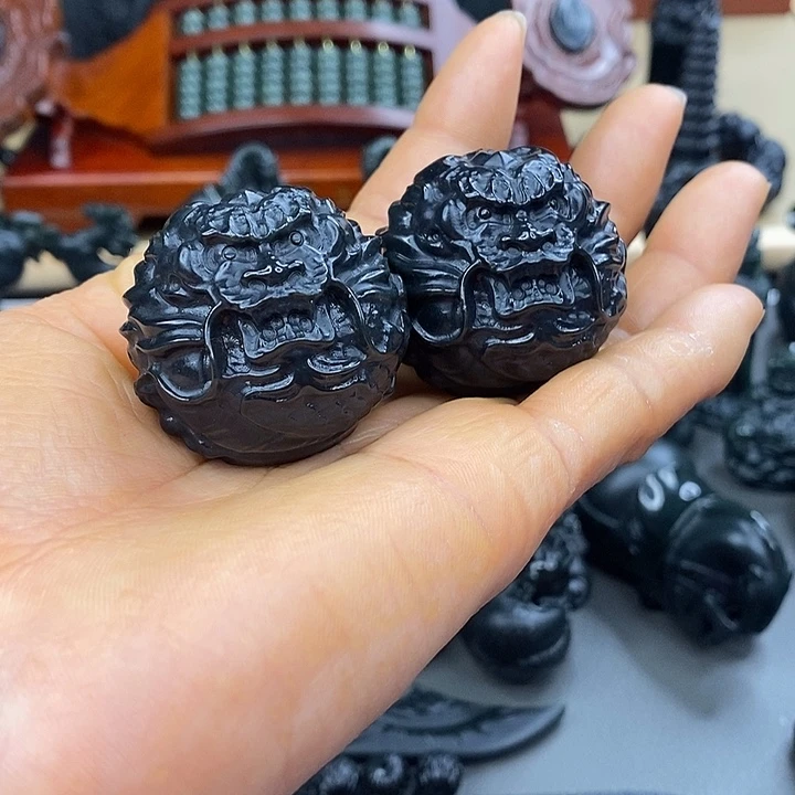 和田玉（墨玉）未镶嵌把件