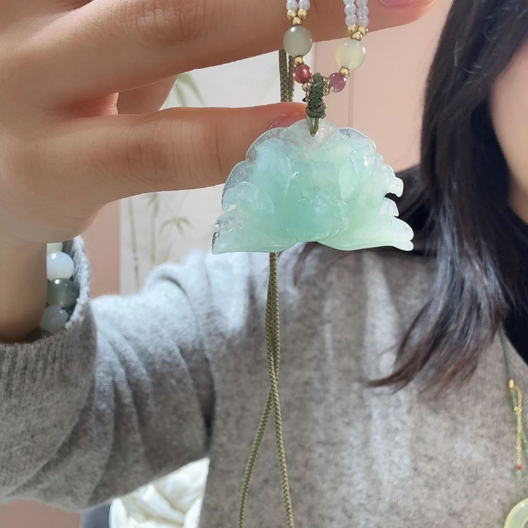 蛇纹石玉未镶嵌颈饰