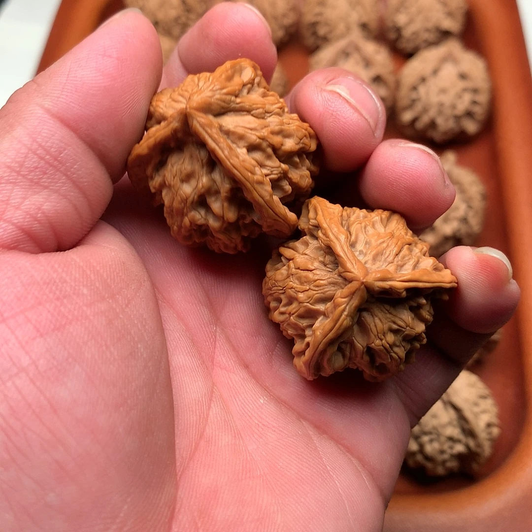 栗***、把件文玩核桃精品盘山公子帽三棱