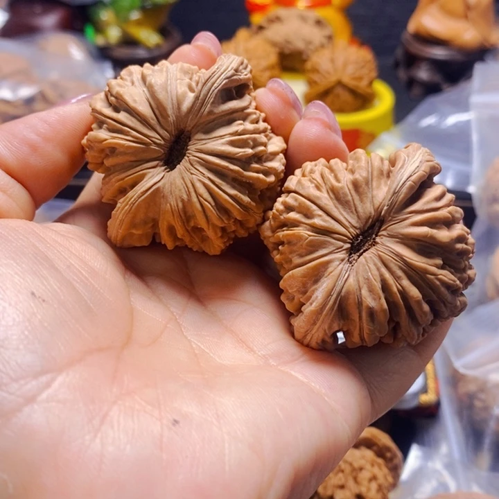 文玩核桃把件四座楼：有色差