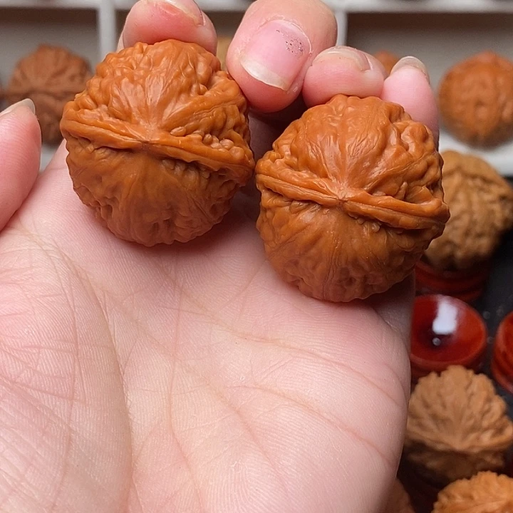 ****"文玩核桃吊坠虎王
