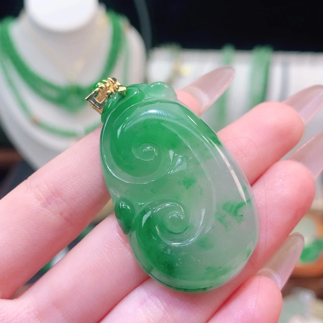 吃***王石英质玉（非洲翠）银S925镶嵌颈饰如意