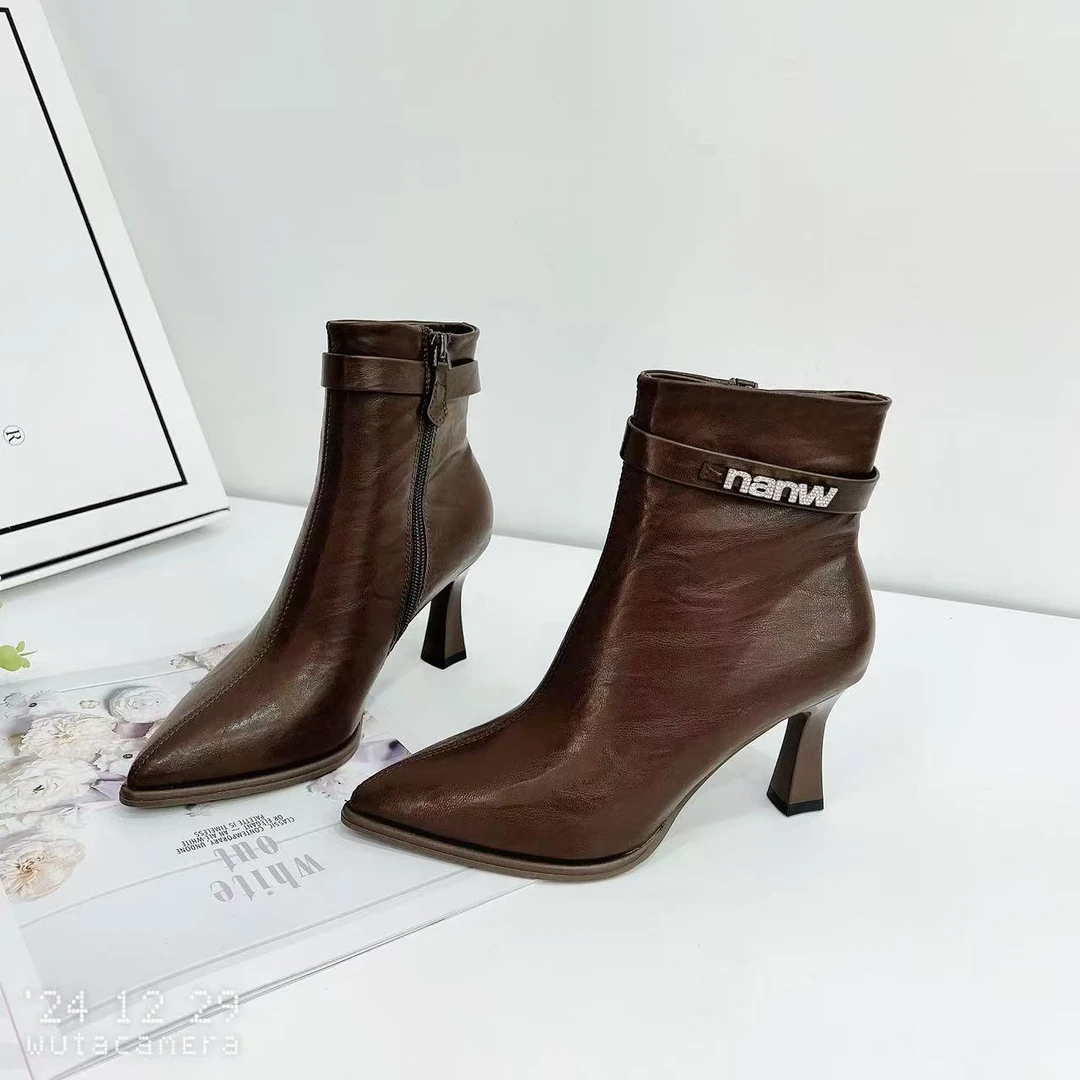 57-26F 冬季新款气质时尚细跟尖头短靴加绒