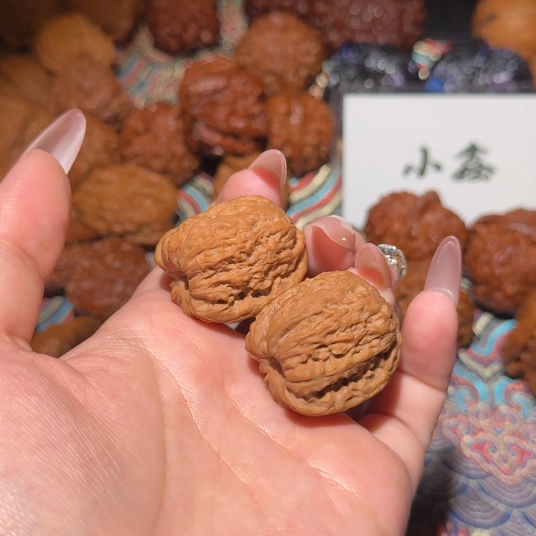 把件文玩核桃2204号30拇指南疆石S