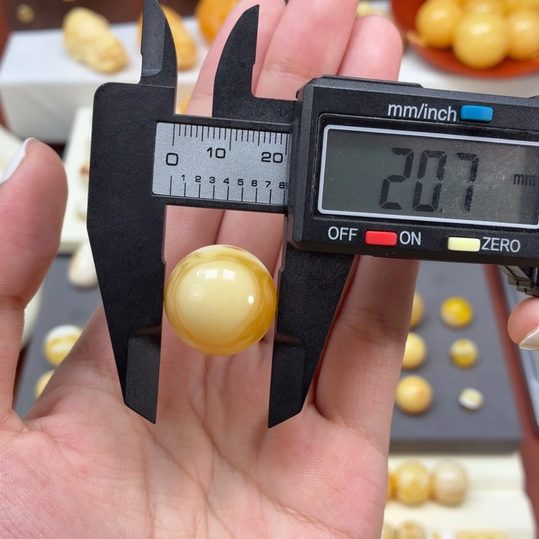 琥珀未镶嵌珠宝奇石俄料浓蜡溶洞圆珠20.7mm