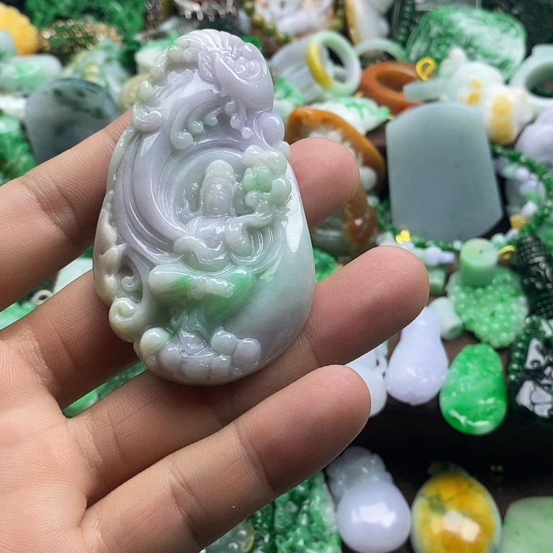 翡翠未镶嵌颈饰观音