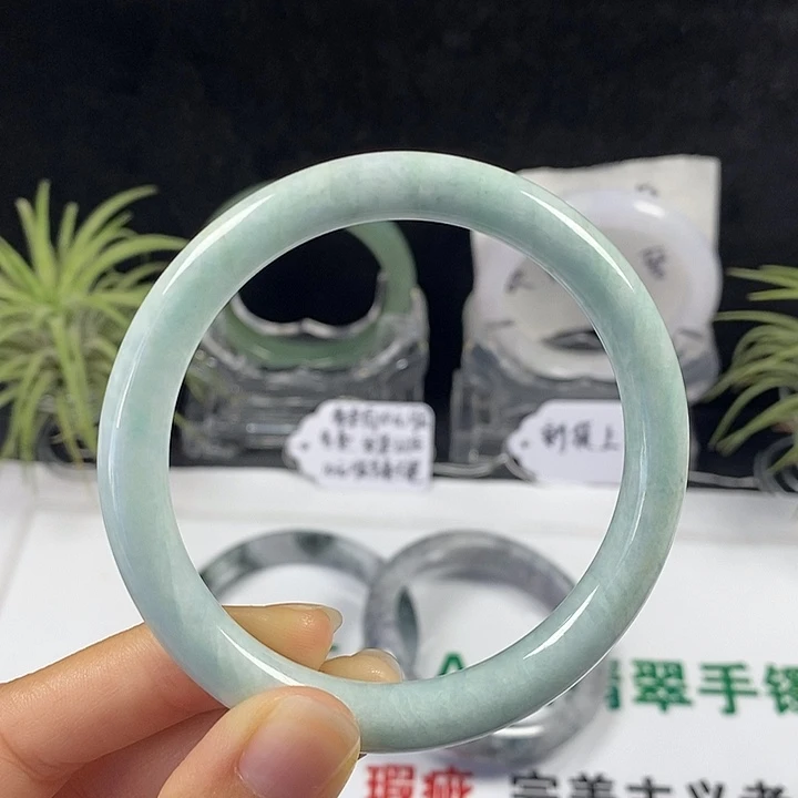 未镶嵌手镯翡翠39号。 59.6圈