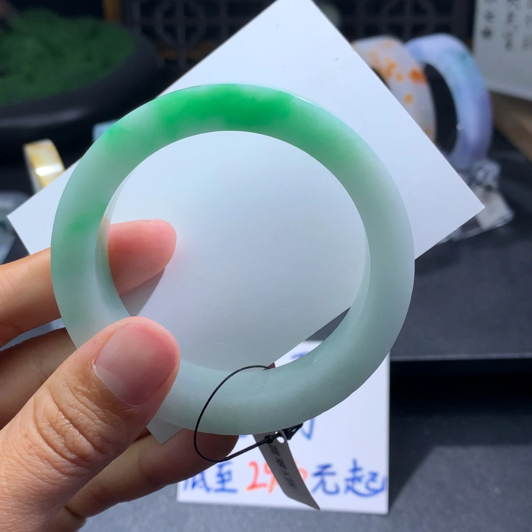 未镶嵌翡翠手镯定制翡翠