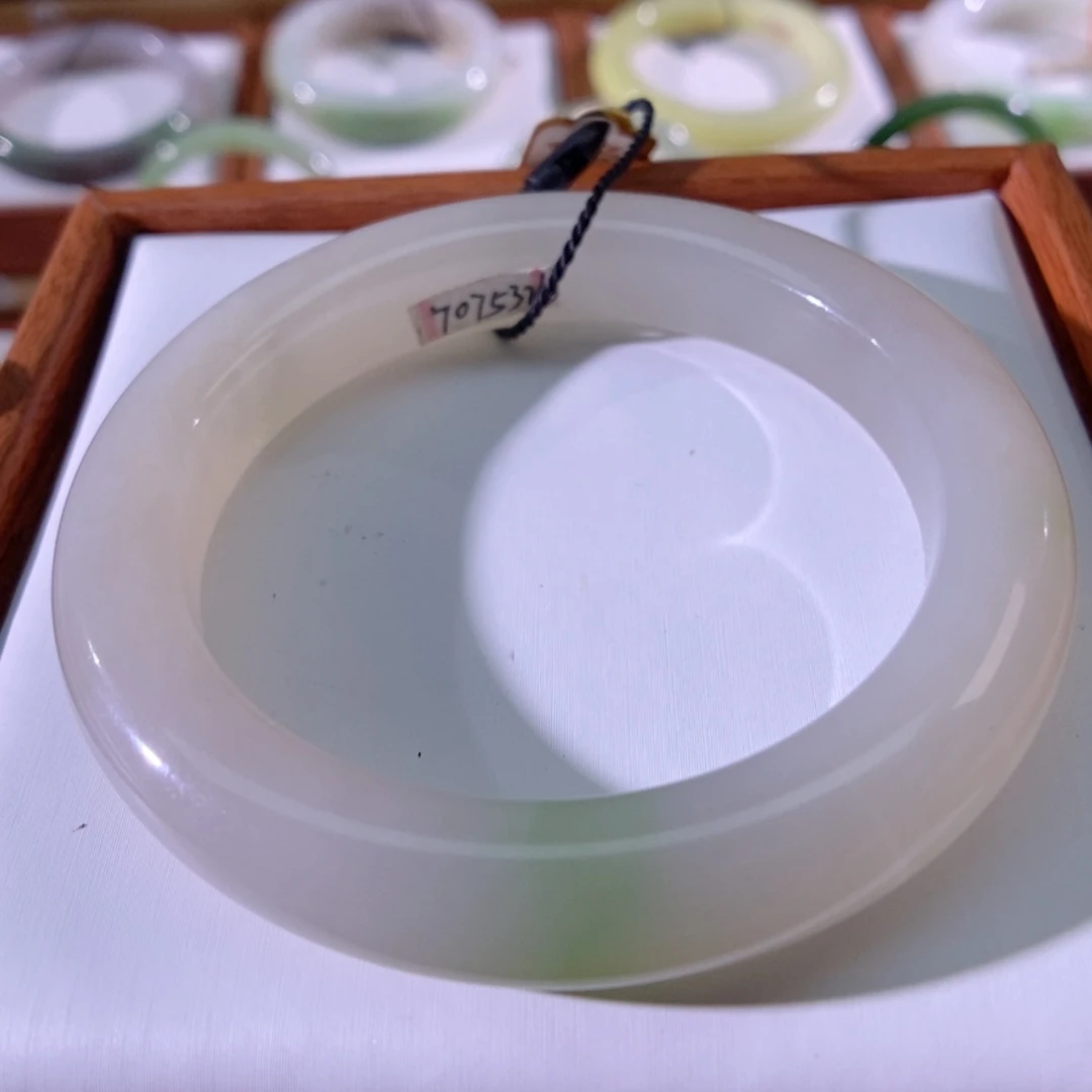 【闪购商品】未镶嵌手镯和田玉（翠青玉）