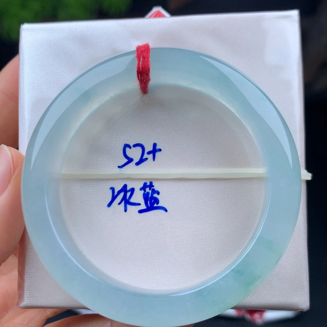 翡翠手镯未镶嵌冰蓝飘花