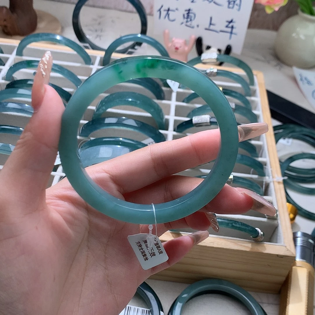 格***格翡翠手镯未镶嵌纯天然a货翡翠