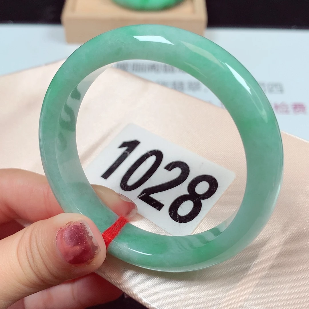 翡翠未镶嵌手镯1028