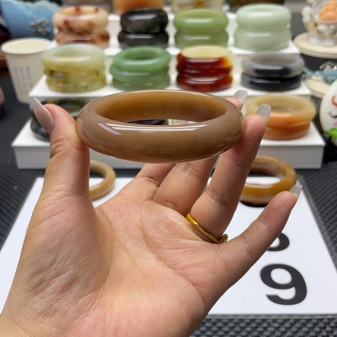 石英质玉手镯未镶嵌从**?