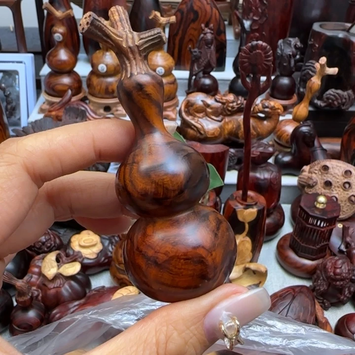 木沙***队微凹黄檀雕刻龙头葫芦把件3.5