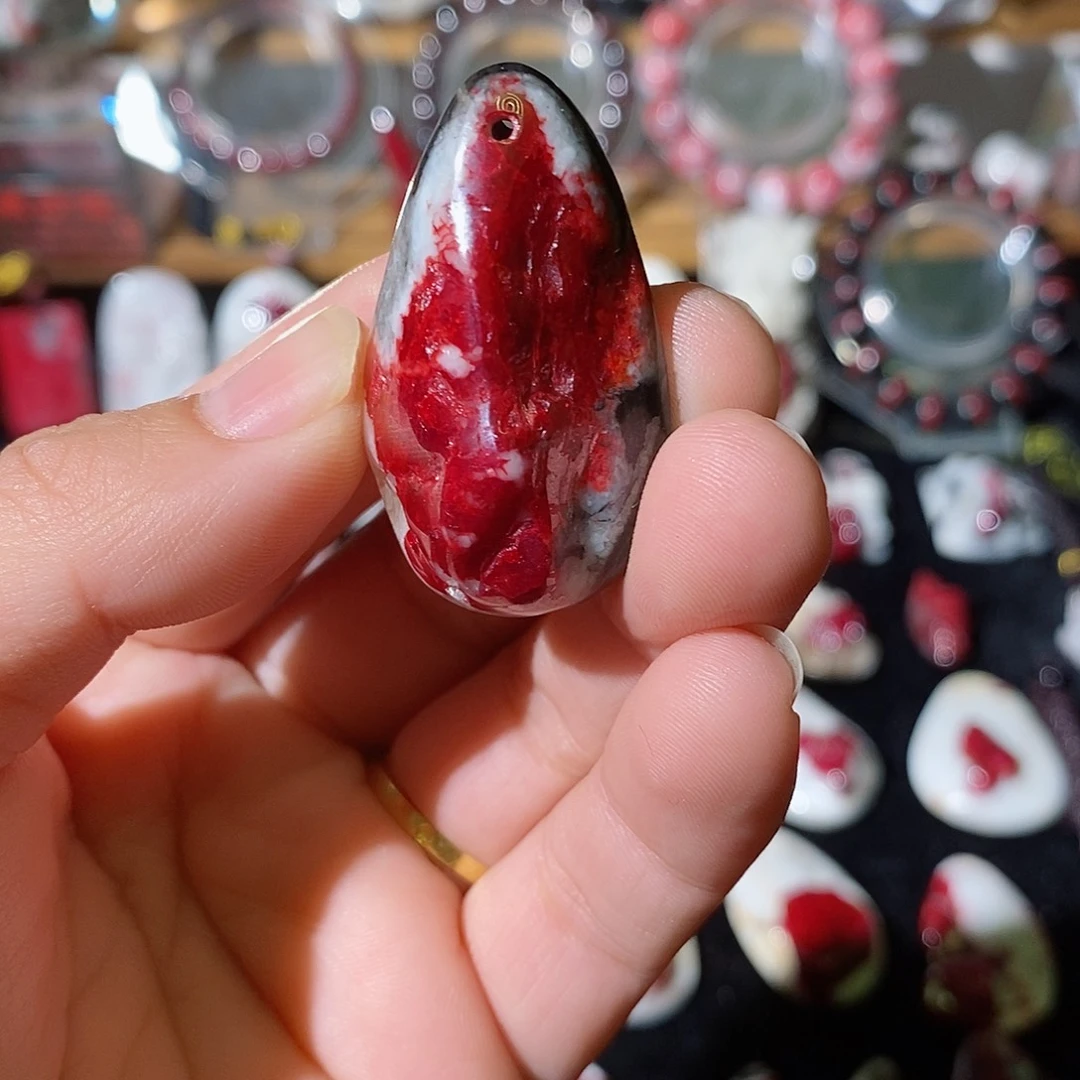 天然辰砂撦**蛋原石晶体吊坠