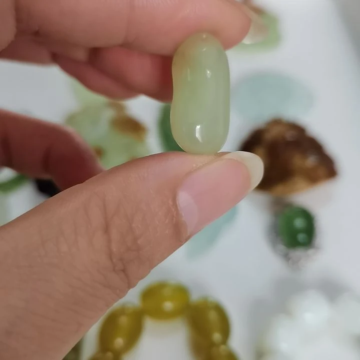 未镶嵌蛇纹石玉吊坠