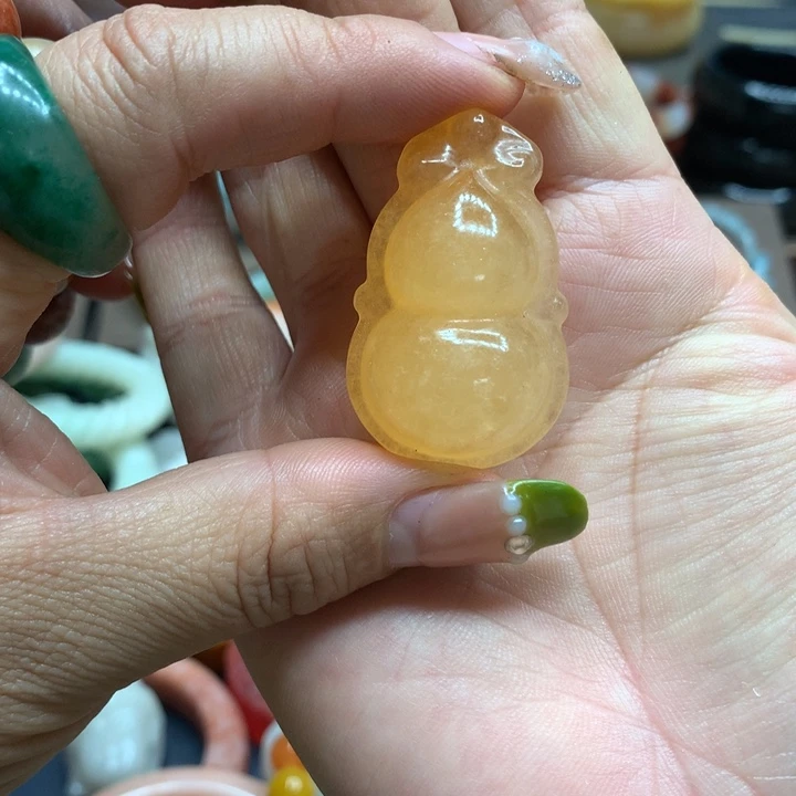 ****K石英质玉（黄龙玉）合金颈饰