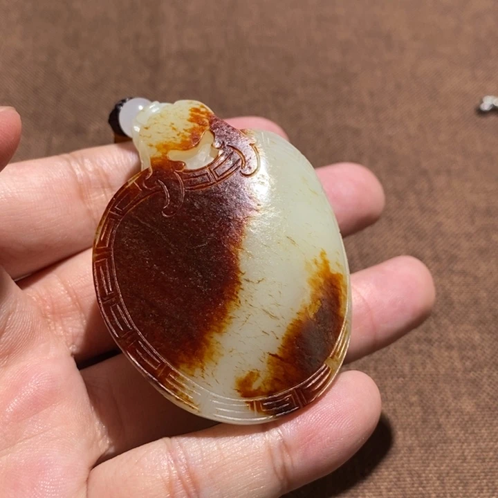 和田玉未镶嵌颈饰水**色