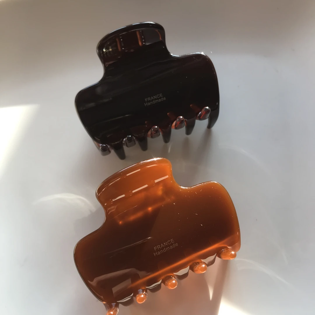 醋酸外贸方形中号抓夹长约6厘米极简风格（产品无完美）