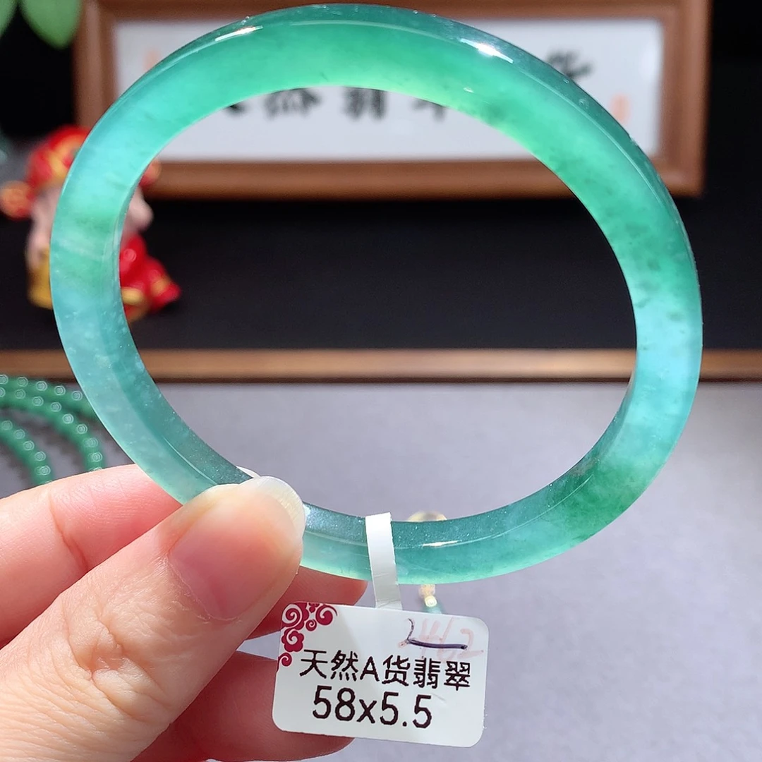 未镶嵌手镯（圆镯）翡翠