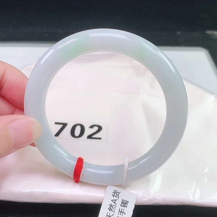 翡翠未镶嵌手镯（圆镯）702