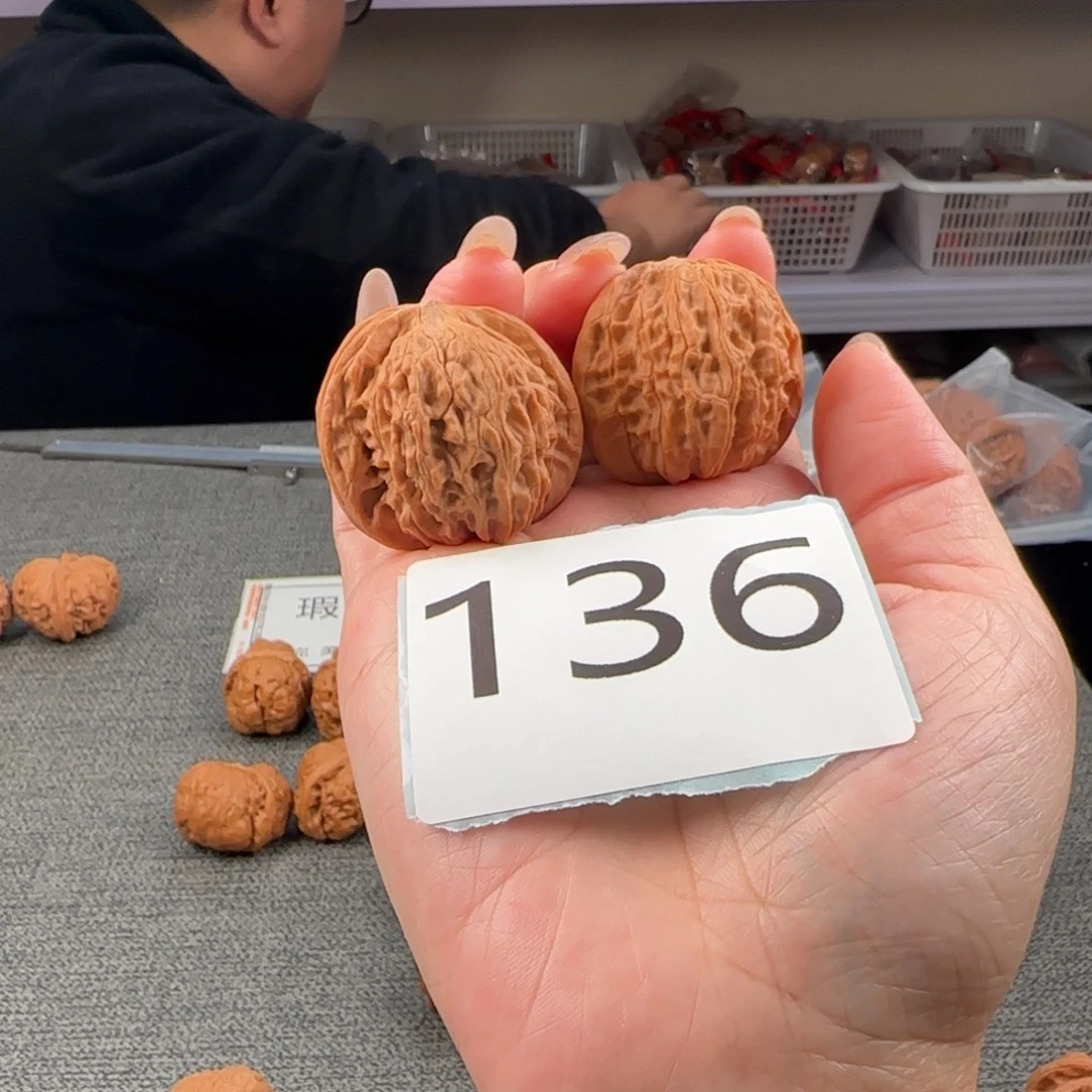 沐***家文玩核桃把件136核桃