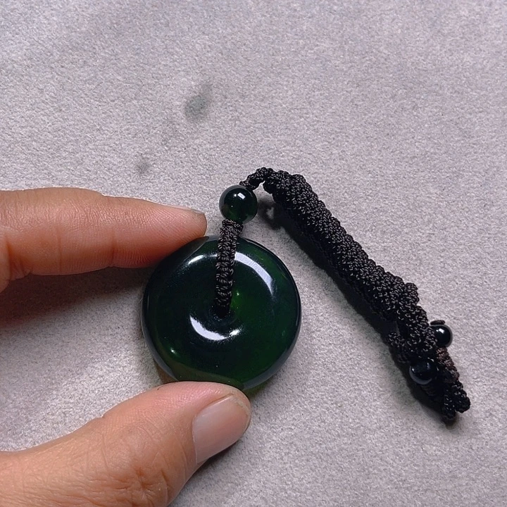 牛***9蛇纹石玉未镶嵌颈饰