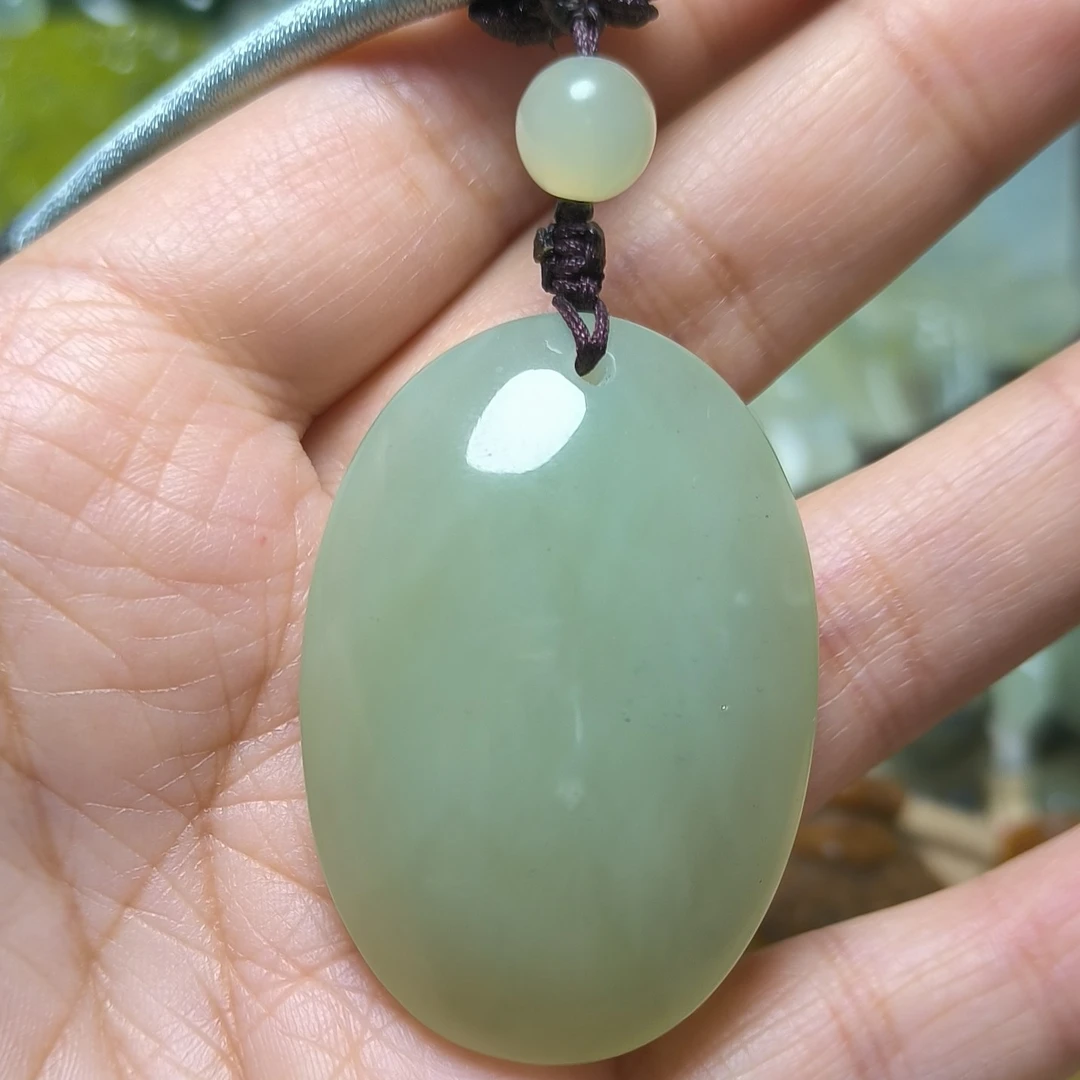 天然岫玉精品高冰蛋面椭圆形吊坠挂件（多样性发其一）