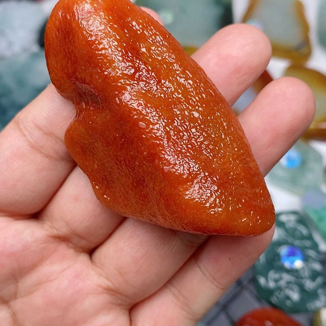 翡翠未镶嵌颈饰满红
