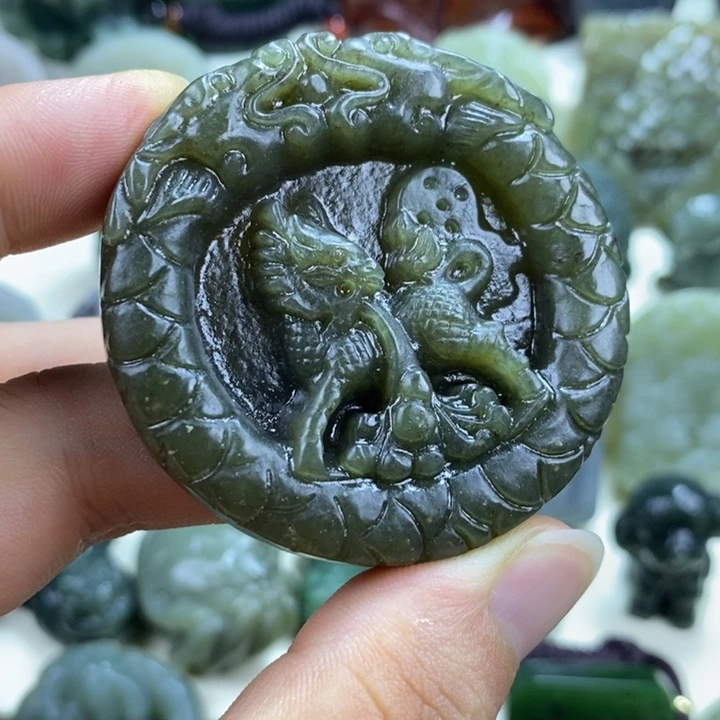 颈饰未镶嵌和田玉（糖玉）