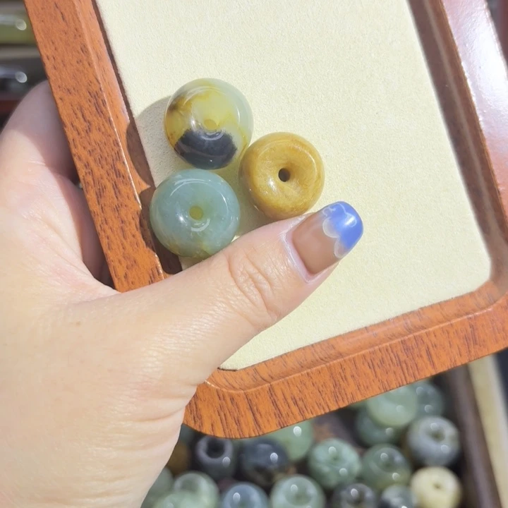 蛇纹石玉未镶嵌平安扣吊坠