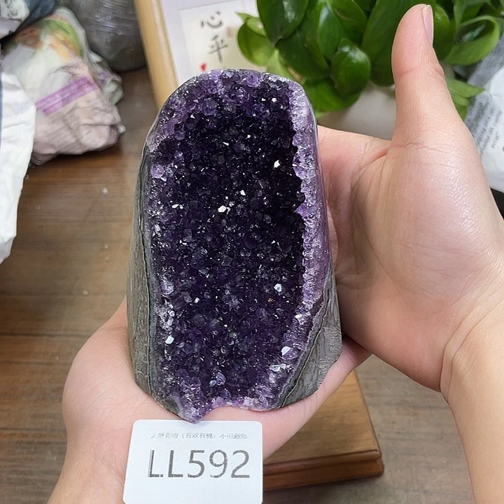 未镶嵌水晶大型摆件（非配饰）