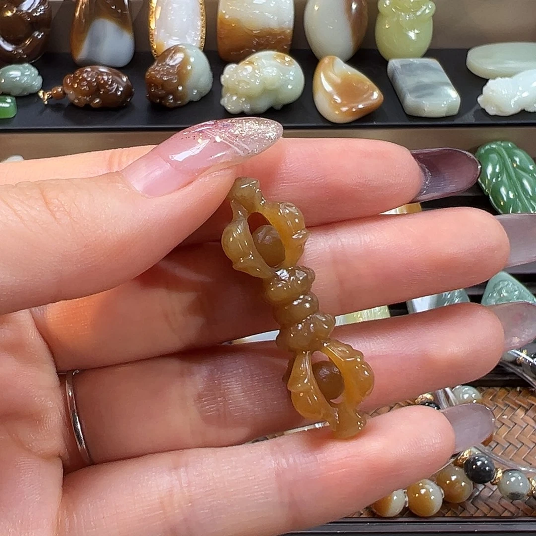 0***1和田玉未镶嵌颈饰