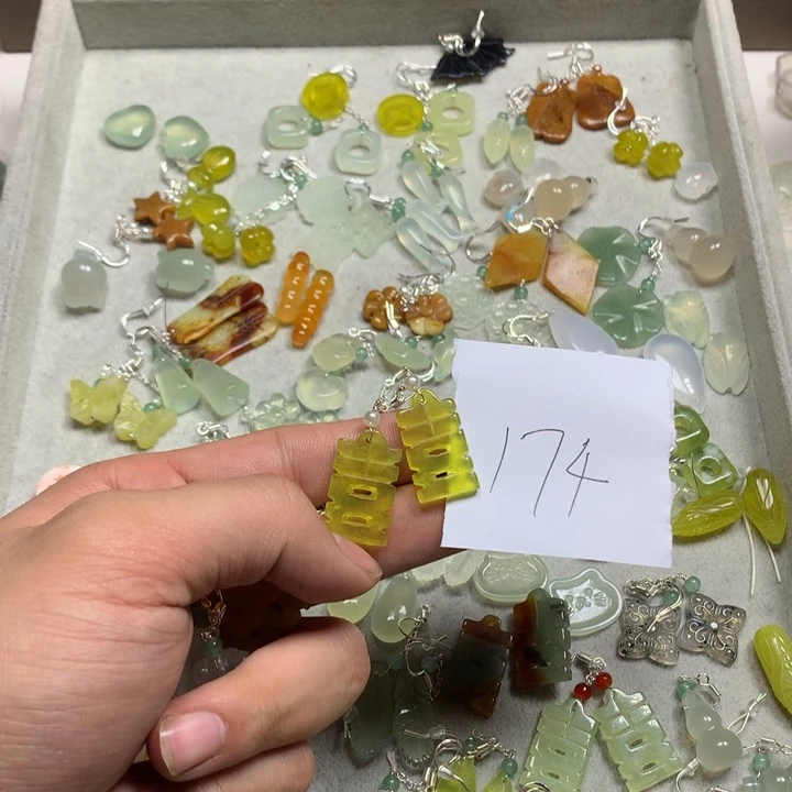 蕾***蕾蛇纹石玉合金耳钉