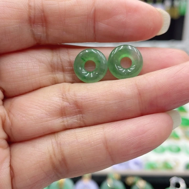 翡翠未镶嵌耳饰的