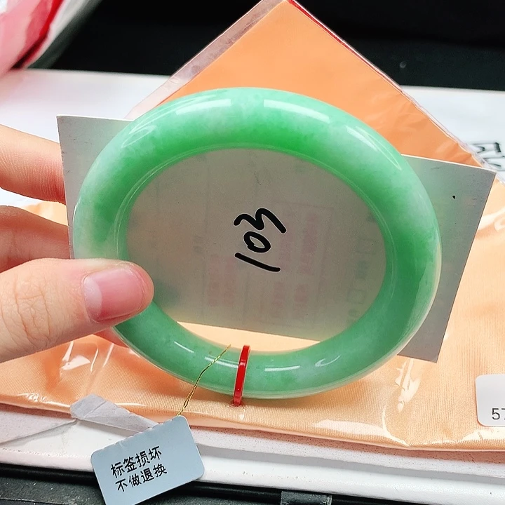 翡翠手镯（圆镯）未镶嵌缅甸天然a货手镯57+