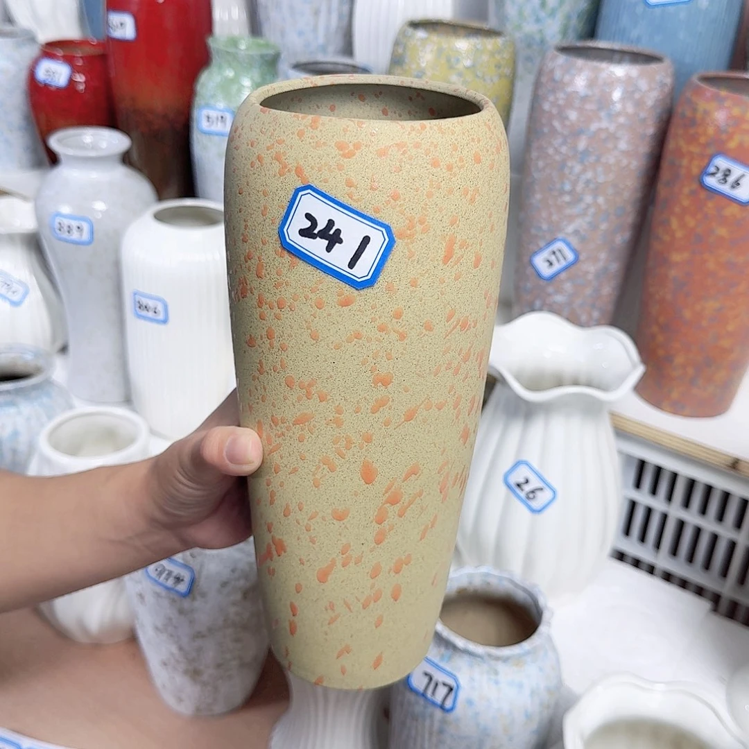 241号陶瓷高25厘米微瑕一个