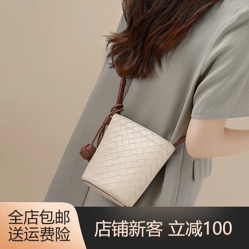 手机包包2025新款真皮女包斜挎包水桶包百搭菱格编织迷你单肩包