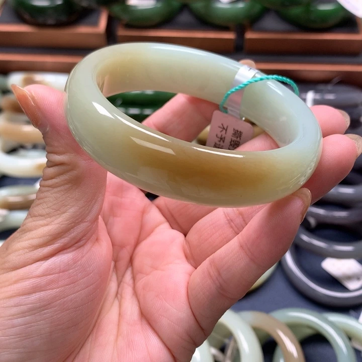 【闪购商品】未镶嵌手镯和田玉