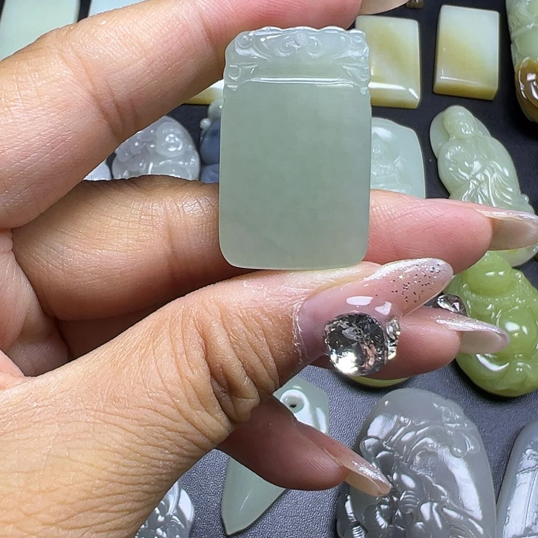 和田玉未镶嵌吊坠(不含链)有包容