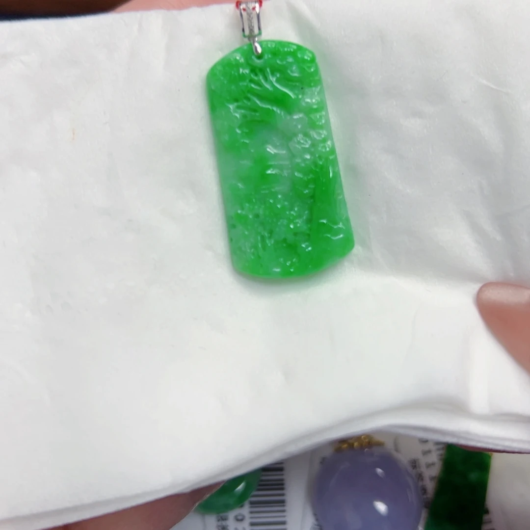 翡翠颈饰18K金镶嵌y山水牌