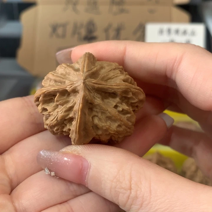 放***铁吊坠文玩核桃异形单只，有瑕疵