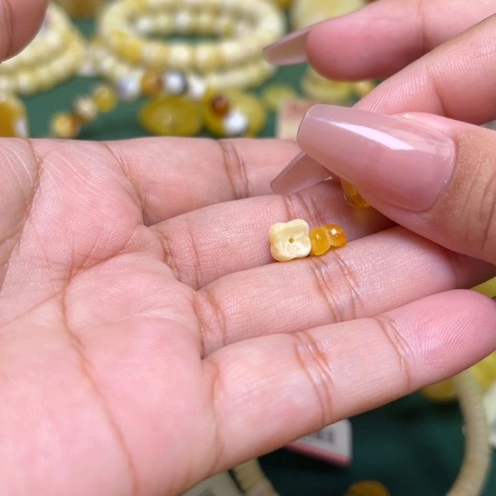 蜜蜡未镶嵌珠宝奇石