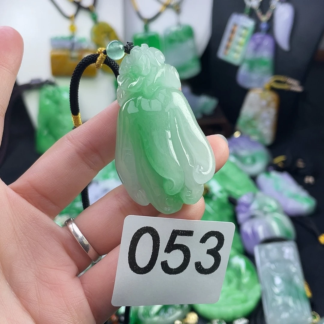 翡翠未镶嵌吊坠(赠链)