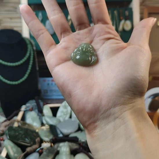 和田玉未镶嵌吊坠(赠链)