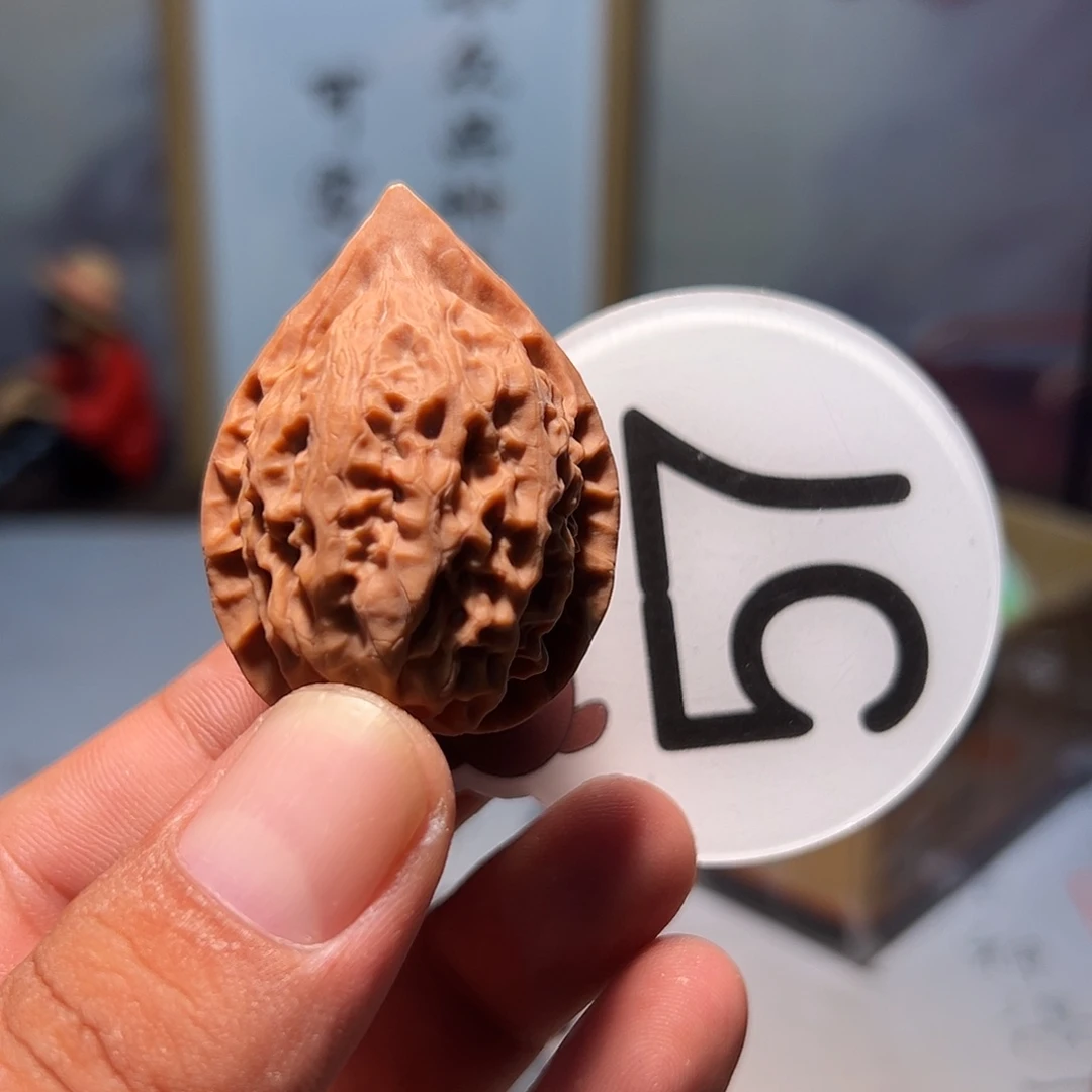 阳***。文玩核桃，白色57号