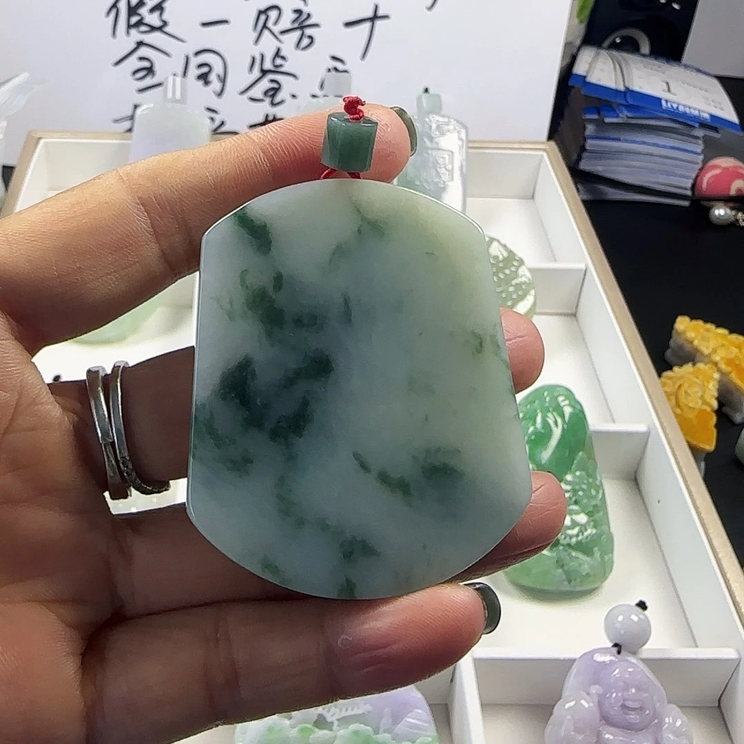 姑***一颈饰未镶嵌翡翠，，